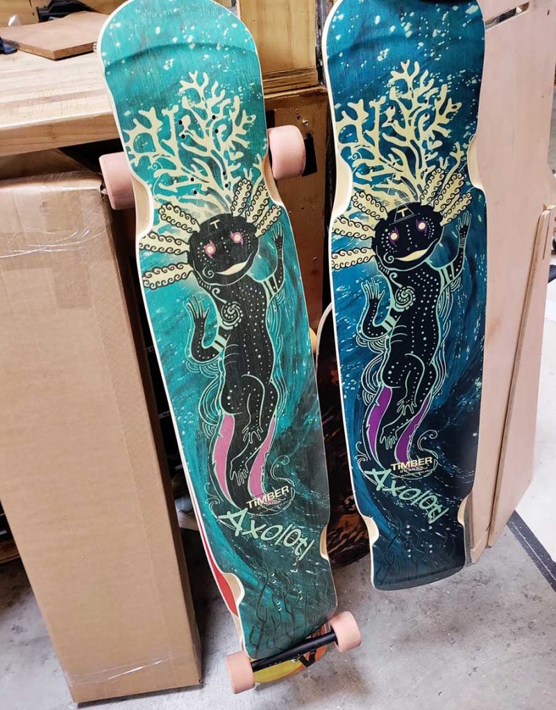 Custom geprint skateboarddeck: rechts de nieuwe kwaliteit