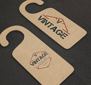 Mogelijkheden van kraft karton: deurhangers