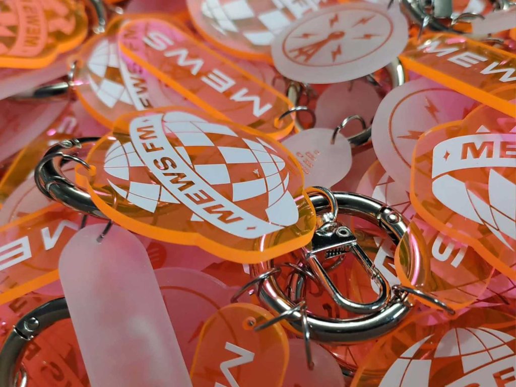 Inspiratie: gepersonaliseerde sleutelhangers met logo op plexiglas
