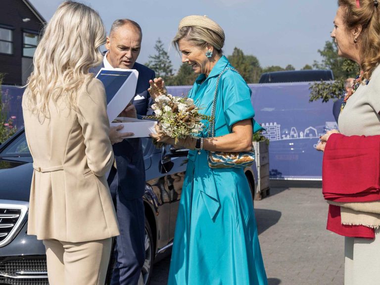 Koningin Maxima ontvangt het luxe geschenk