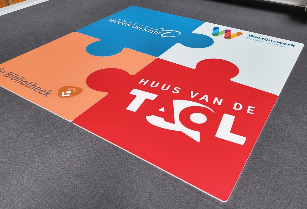 Forex materiaal, full colour bedrukt en al puzzel gesneden.