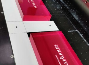 Mal voor acrylaat met registratietekens voor graveren