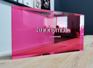 Logoblok plexiglas roze