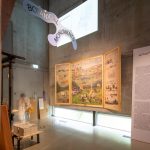 Inspiratie met plexiglas: gekleurd en bedrukt plexiglas op maat gesneden als organische woordwolk