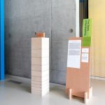 Inspiratie met plexiglas: groen gekleurd plexiglas bedrukt voor een extra accent bij deze informatie display