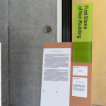 Inspiratie met plexiglas: groen gekleurd plexiglas bedrukt voor een extra accent bij deze informatie display