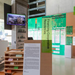 Inspiratie met plexiglas: groen gekleurd plexiglas bedrukt voor een extra accent bij deze informatie display