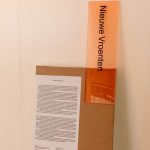 Inspiratie met plexiglas: oranje gekleurd plexiglas bedrukt voor een extra accent bij deze informatie display