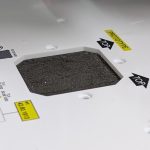 Kunststof voorzien van hatch fills t.b.v. schroefgaten